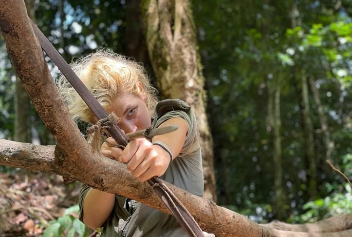 Originalmente desenvolvido como uma ferramenta de caça, o arco evoluiu para desempenhar papéis importantes na guerra, no esporte e na cultura de diversas civilizações.