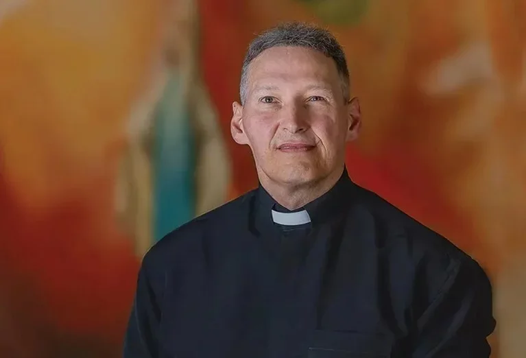 Após o pastor Flávio Amaral, líder do Ministério Libertos por Deus (LPD),  insinuar que a depressão do padre Fábio de Melo seria decorrente do “medo de sair do armário”, o padre Marcelo Rossi fez um post com alerta sobre a doença psiquiátrica.

-Divulgação