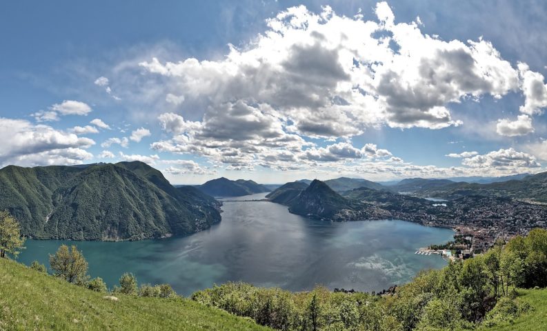 Localizado na regiÃ£o da Lombardia, o Lago di Como Ã© um dos destinos mais encantadores da Europa.