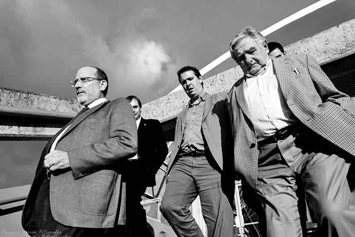 Anos depois da redemocratização do pequeno país sul-americano, Mujica foi um dos fundadores do MPP (Movimiento de Participación Popular). Em 1994, elegeu-se deputado por Montevidéu e, cinco anos mais tarde, conquistou cadeira no Senado pela primeira vez. 
