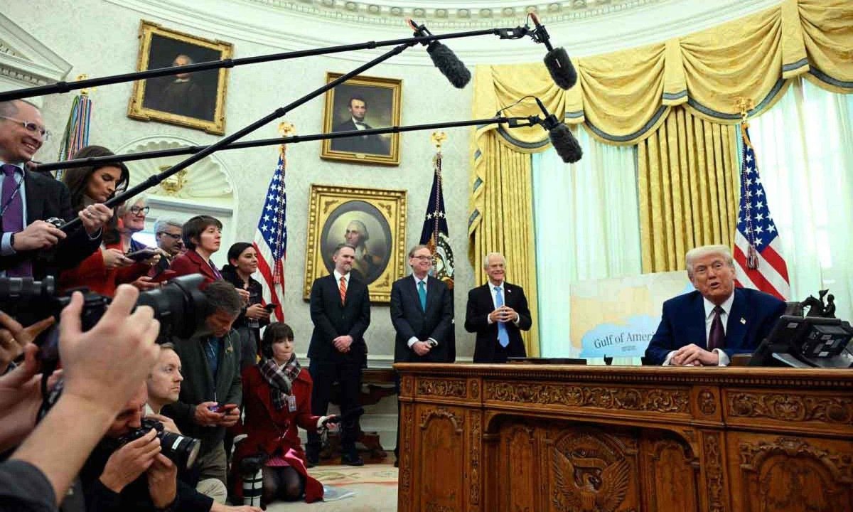 No Salão Oval da Casa Branca, o presidente  Donald Trump anuncia As novas medidas para o comércio com outros países -  (crédito: ANDREW CABALLERO-REYNOLDS / AFP)
