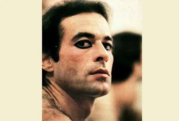 O anÃºncio do fim precoce do Secos e Molhados foi feito no dominical FantÃ¡stico, da Rede Globo. O programa exibiu na mesma ediÃ§Ã£o um videoclipe da mÃºsica â??Flores Astraisâ?. 
