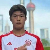 Joelhada deixa jogador em estado gravíssimo: ‘Clinicamente morto’ - No Ataque Internacional