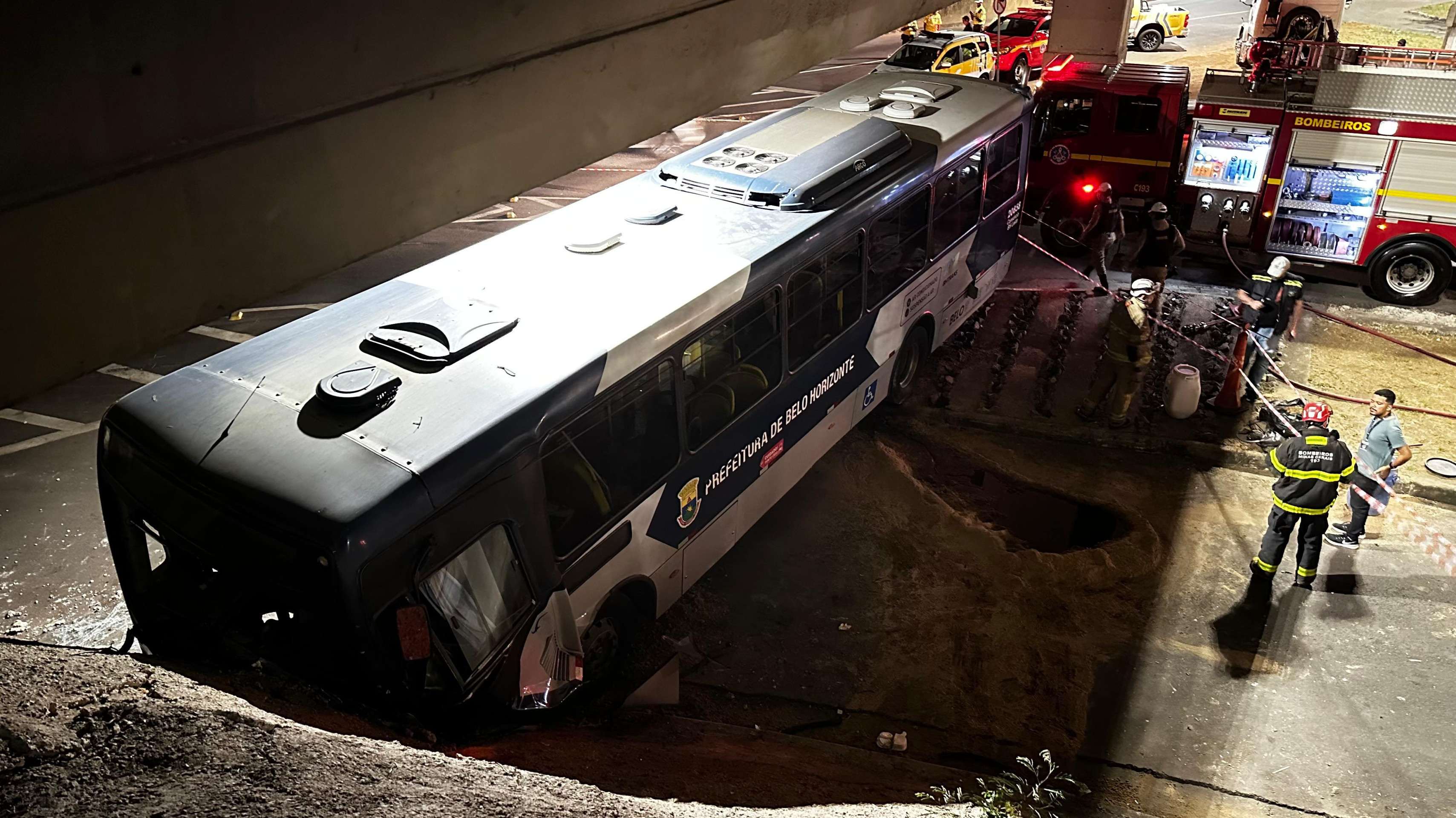 BH: acidente com ônibus no Túnel da Lagoinha deixa 15 feridos