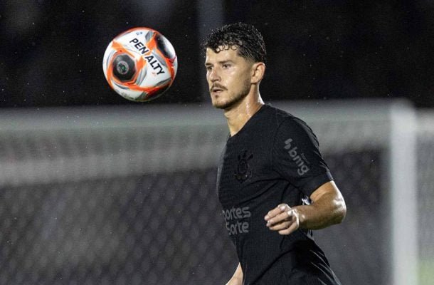HUGO: Com a bola, não subiu muito, mas também não deu sustos defensivamente. Afinal, manteve-se mais na defesa. Nota: 6,0. Foto: Rodrigo Coca / Ag. Corinthians