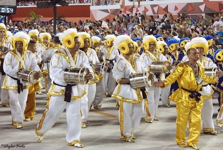 União da Ilha - Direto da Ilha do Governador, a escola que tem as cores azul, branco e vermelho terá como tema 