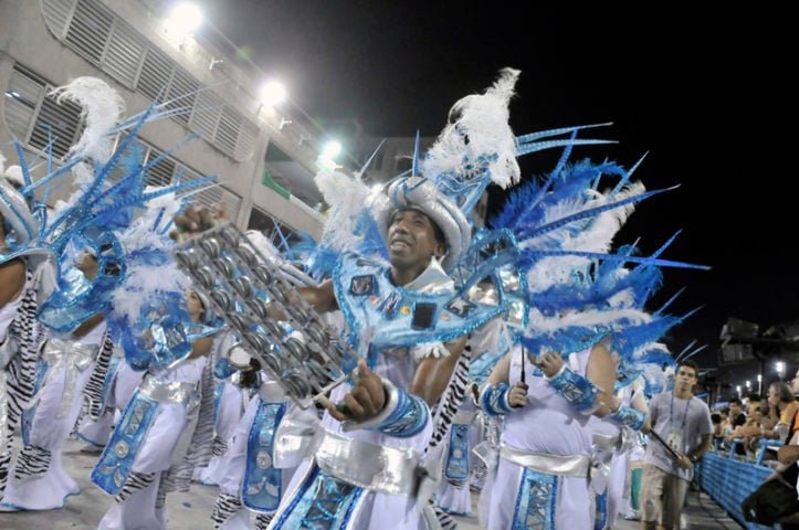 Arranco - A agremiaÃ§Ã£o do Engenho de Dentro leva as cores azul e branco e serÃ¡ a segunda escola a desfilar na sexta-feira, com o enredo 
