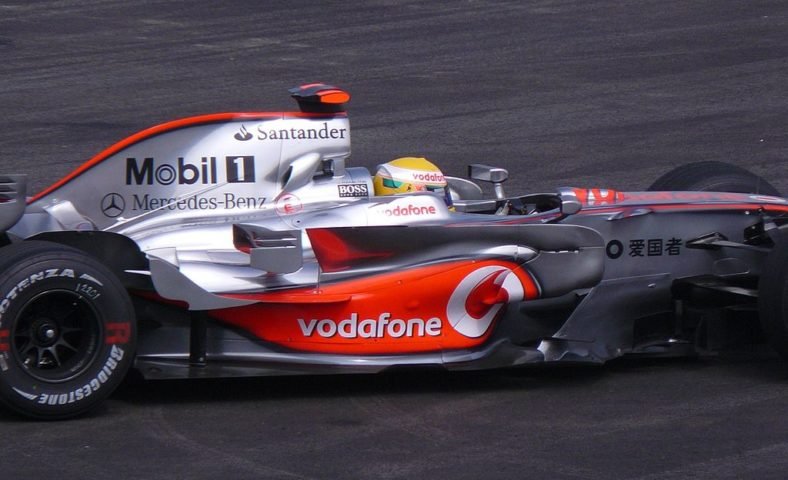 Ele também foi o primeiro piloto negro a conquistar um título na categoria. Na ocasião, Hamilton superou Felipe Massa por apenas um ponto em uma das finais.-flickr - Alan