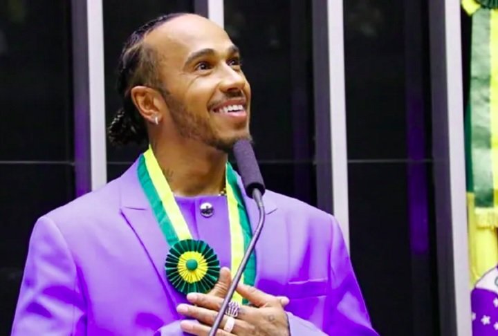 Em novembro de 2022, o britânico foi homenageado durante uma sessão solene na Câmara dos Deputados e recebeu o título de cidadão honorário brasileiro.-Marina Ramos/Câmara dos Deputados