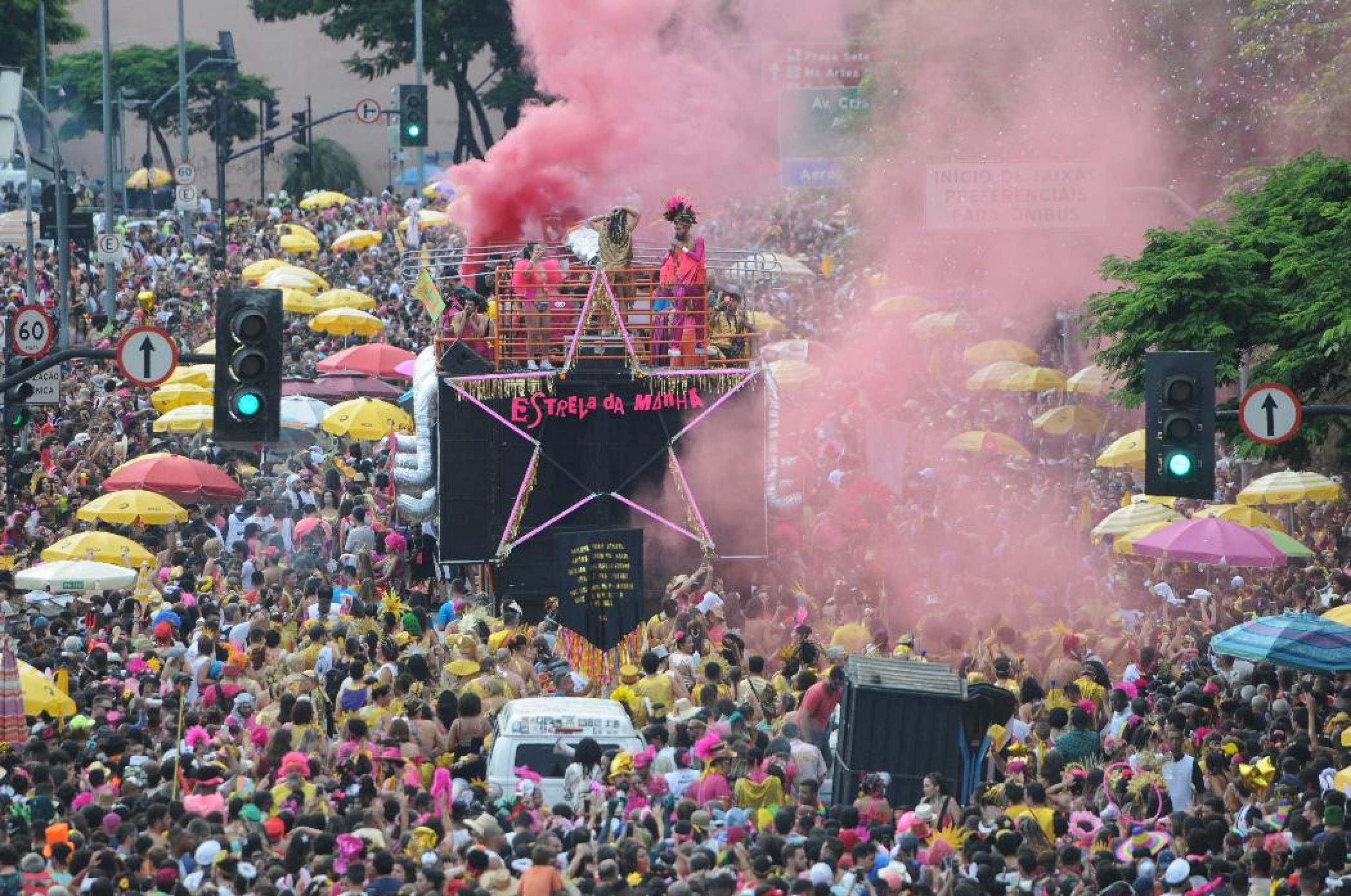Bloco Então, Brilha!, faz a abertura oficial do carnaval de BH, na manha de sábado (1/3)-Leandro Couri/EM