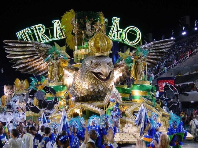 Tradição - A primeira escola a abrir a Sapucaí no sábado é original do bairro Campinho e carrega as cores azul royal, azul turquesa, ouro e branco. O enredo será 
