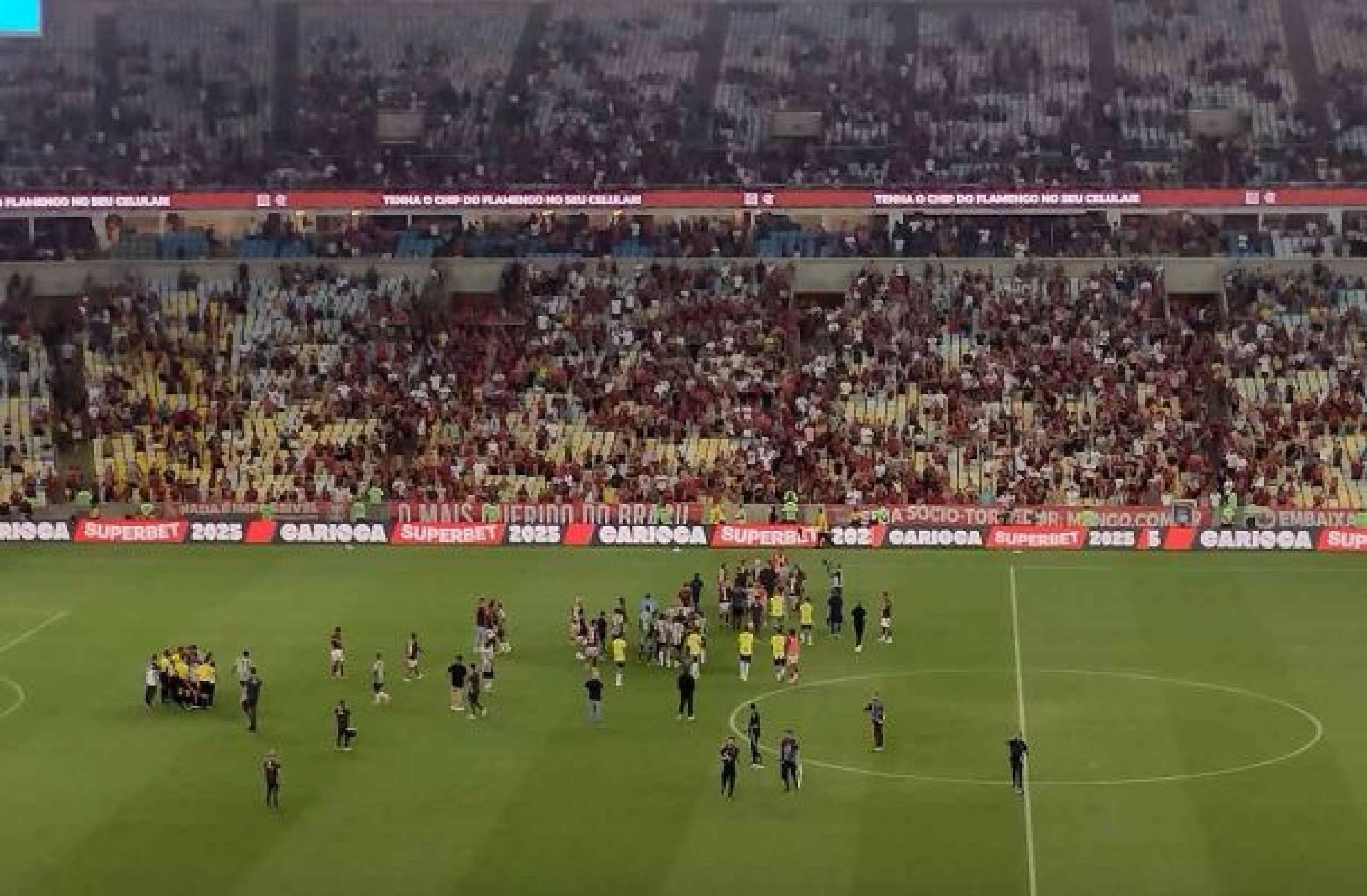 Zagueiro do Flamengo envolvido em briga com Barboza, do Botafogo, ganha mais de 30 mil seguidores