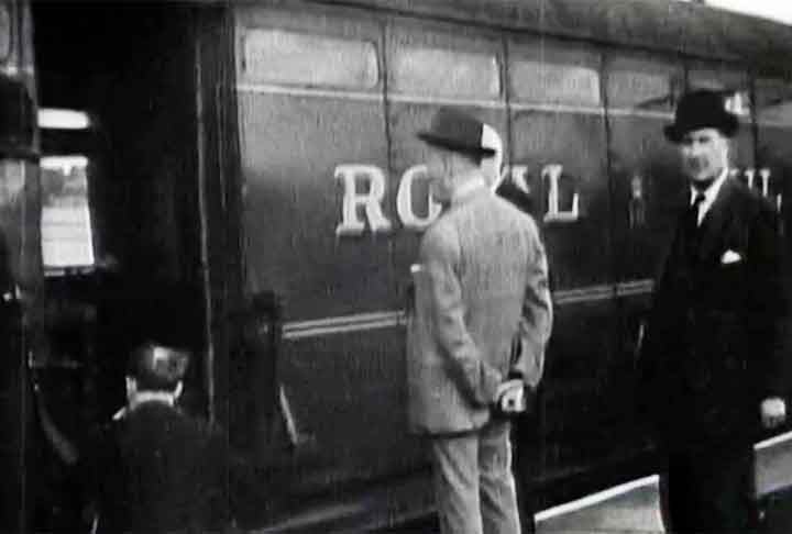 Na madrugada daquele verÃ£o europeu, uma quadrilha formada por 17 criminosos (15 ladrÃµes e dois informantes) roubou mais de uma centena de malotes de dinheiro de um trem que transportava valores bancÃ¡rios de Glasgow, na EscÃ³cia, para a estaÃ§Ã£o de Euston, em Londres, capital da Inglaterra. 
