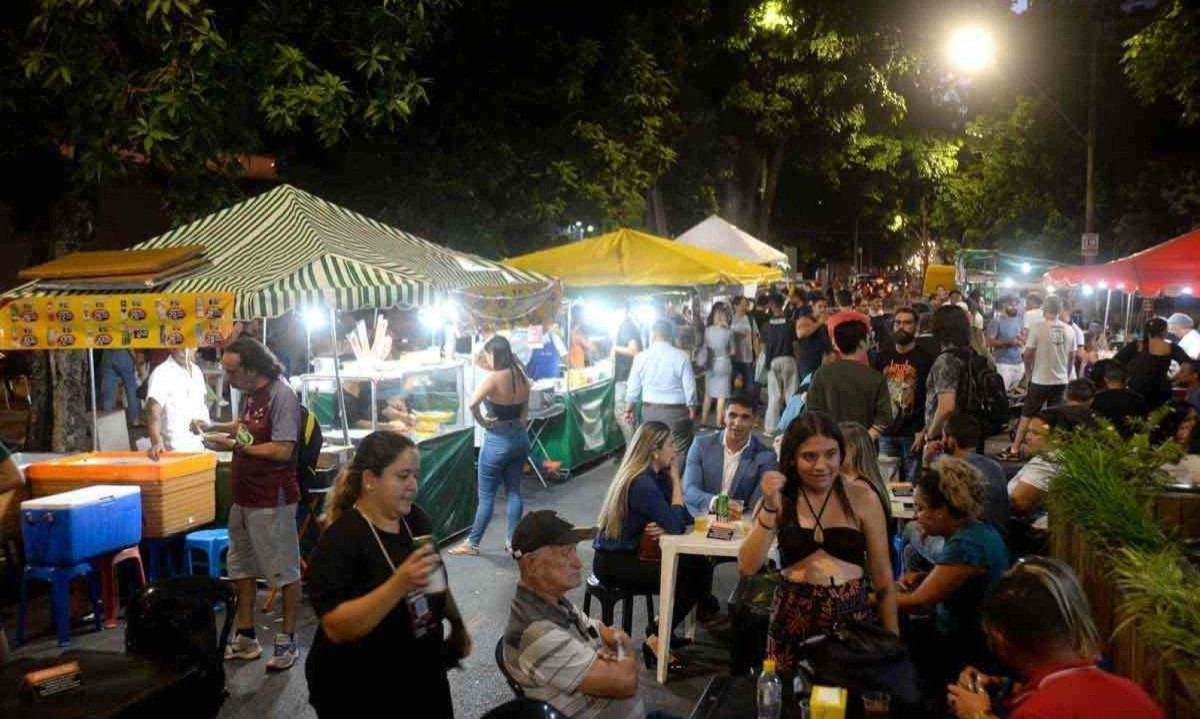 A Feira Modelo acontece na Savassi desde 1999 e j&aacute; teve uma unidade no Bairro Santo Agostinho  -  (crédito: T&uacute;lio Santos/EM/D.A Press - 2023)