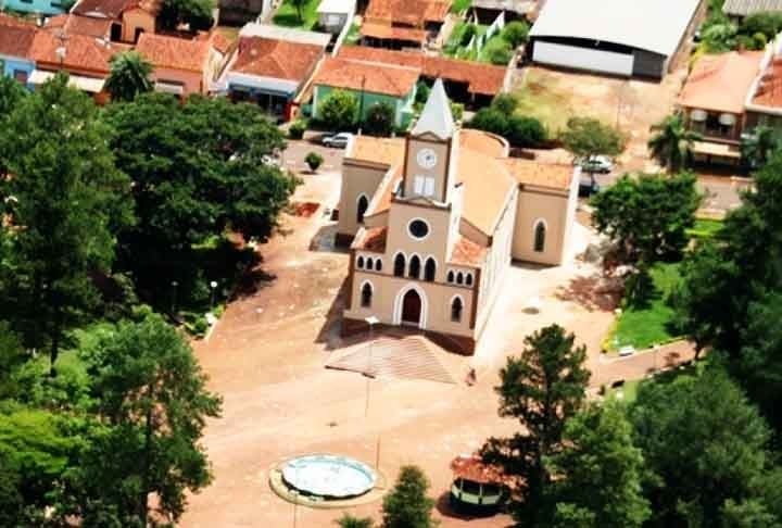 Assim como Uiramutã, a cidade é jovem, com menos de 30 anos de existência. Até dezembro de 1995, Gavião Peixoto era um distrito de Araraquara, cidade localizada a 35 km de distância e que também apareceu no top 10 de qualidade de vida do IPS.
