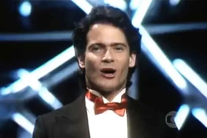 Em sua carreira, Lauro tambÃ©m participou de produÃ§Ãµes cinematogrÃ¡ficas e peÃ§as teatrais, mas foi na televisÃ£o que ele construiu sua maior notoriedade. Em 1988, ele foi homenageado com o PrÃªmio Globo de Ouro, reconhecendo sua excelÃªncia e sucesso na TV brasileira.- ReproduÃ§Ã£o do Youtube