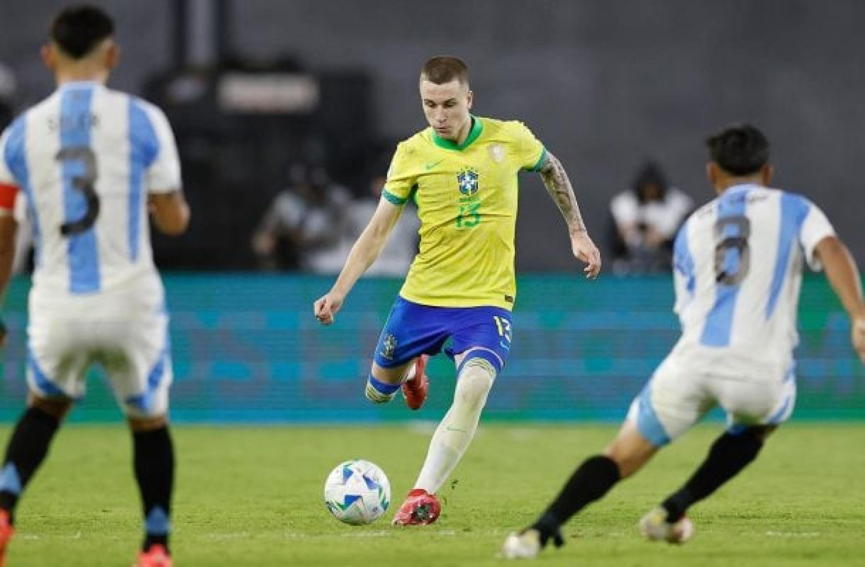 Lateral da Seleção sub-20 sofre ofensas após provocação a argentinos