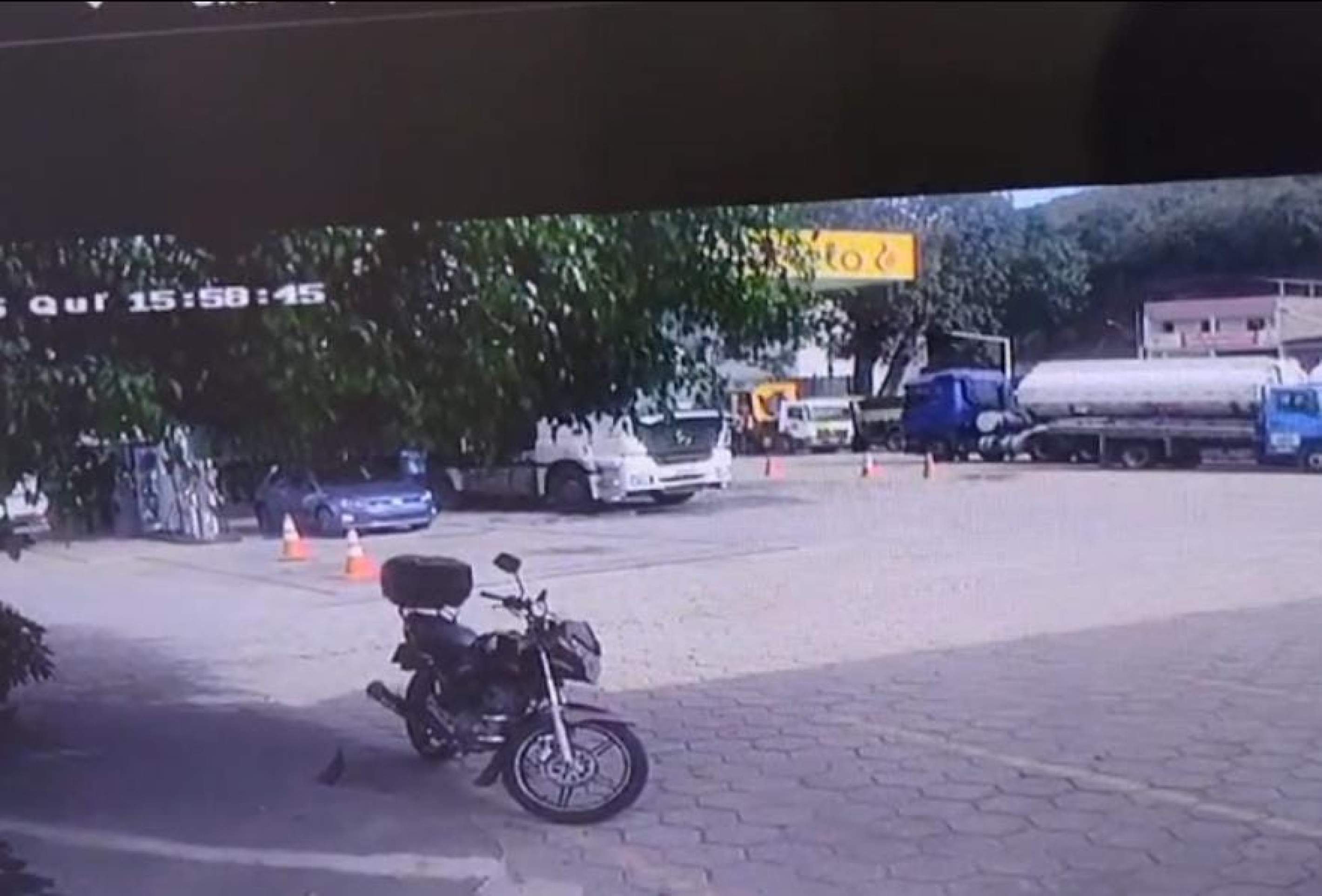 Vídeo: motorista abastece R$ 300 em um posto na BR-262 e foge sem pagar