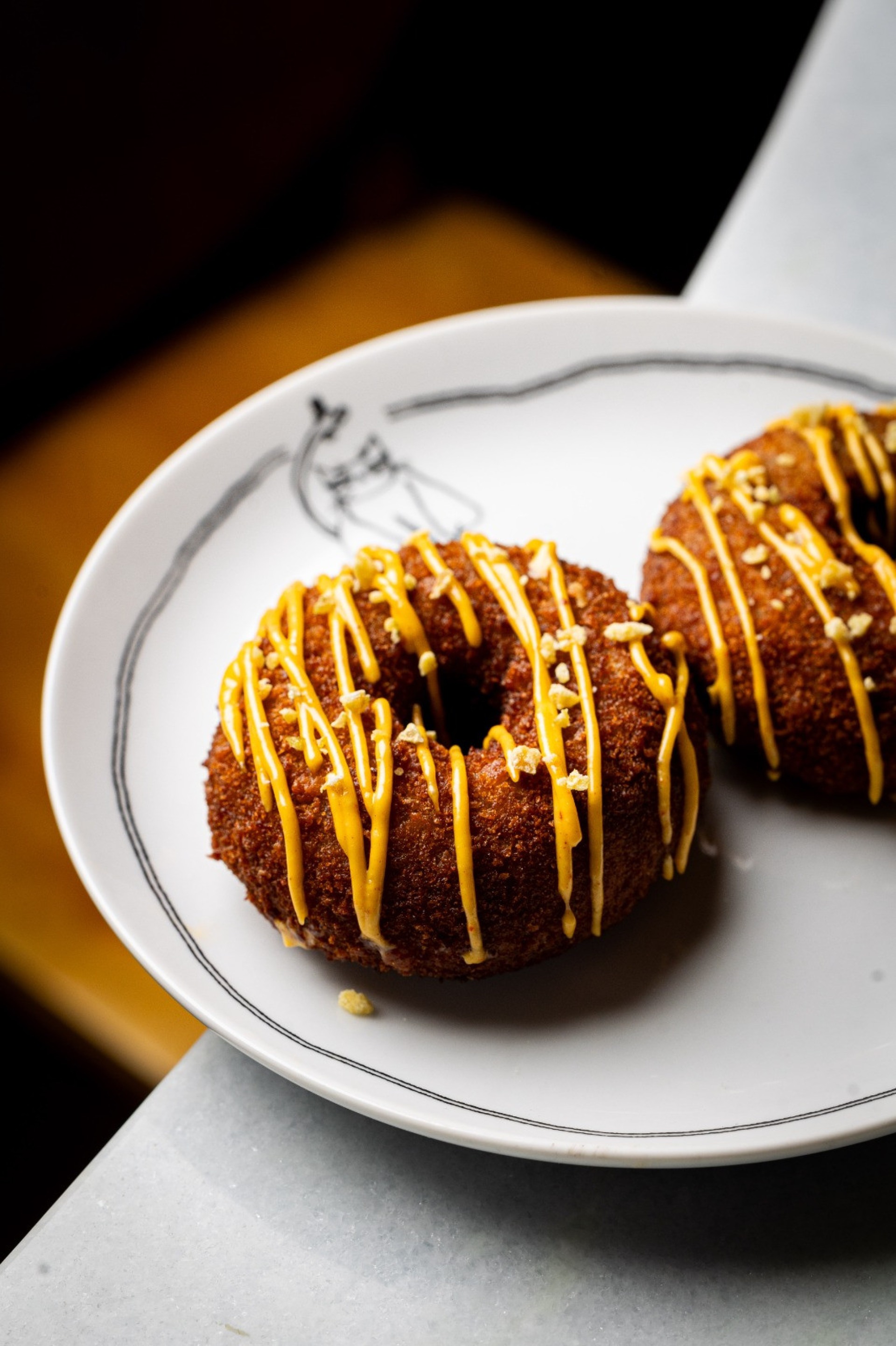 Croquete de pato com maionese de páprica e casquinha de laranja cristalizada Croquete de pato com maionese de páprica e casquinha de laranja cristalizada