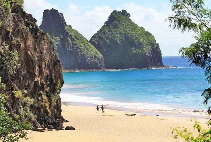 Essas prisões foram construídas pelos próprios presos. Homens eram acorrentados por bolas de ferro e sofriam tortura psicológica na Ilha Rata, que funcionava como uma espécie de solitária ao ar livre. 