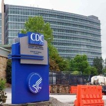 Governo Trump demite pesquisadores responsáveis por vigilância epidemiológica - Tami Chappell/AFP