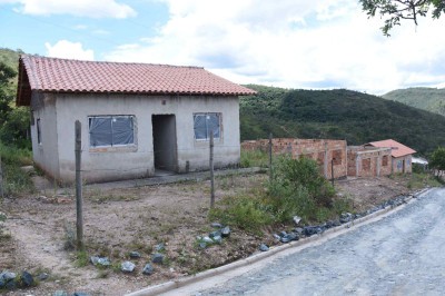 Na comunidade de Cândidas, em Raposos, na Grande BH, contrato do Minha Casa, Minha Vida assinado há 12 anos ainda não resultou na entrega de todas as casas -  (crédito: Gladyston Rodrigues/EM/D.A Press)