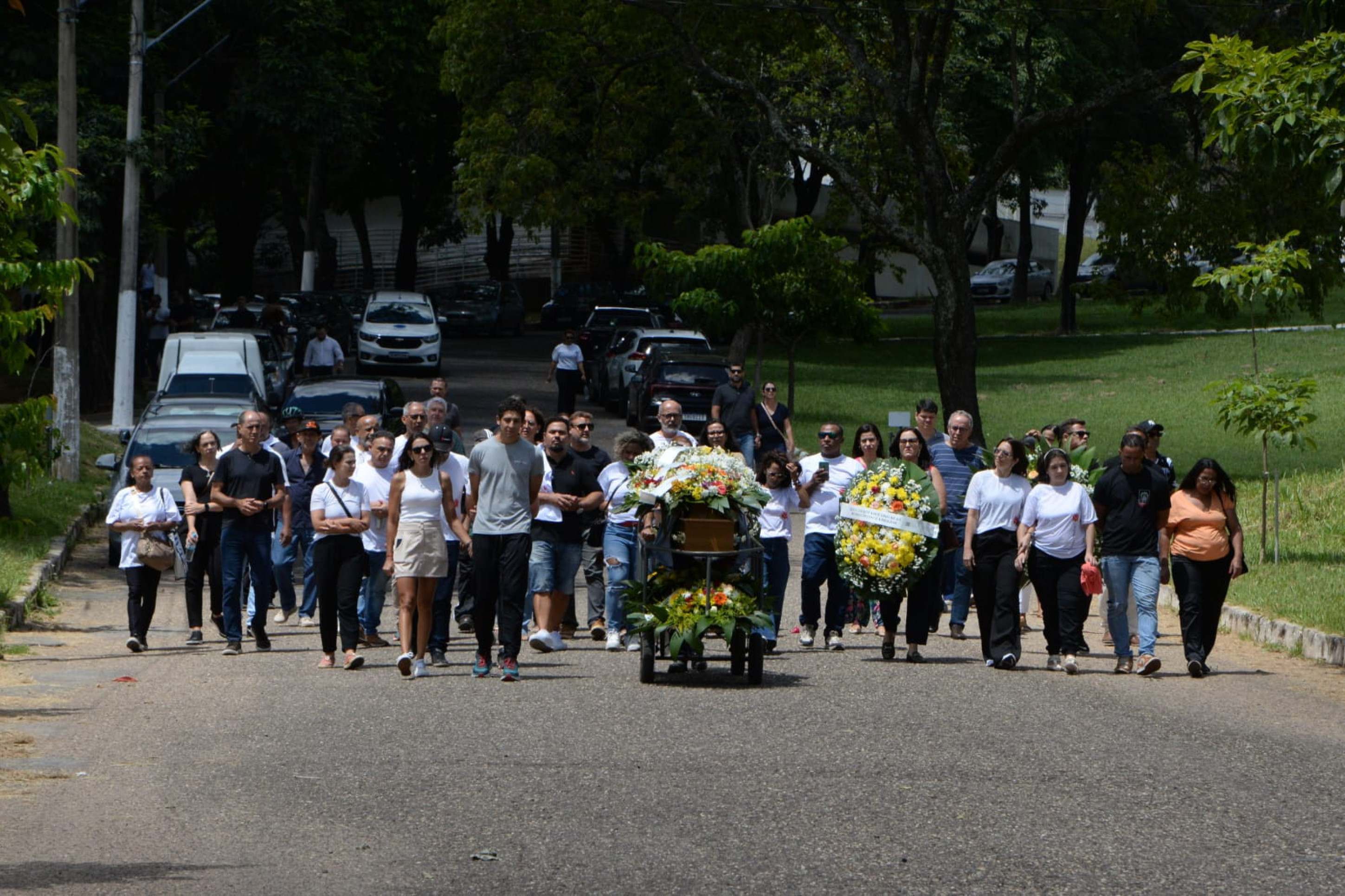 Ciclista mineiro morto em assalto em São Paulo é sepultado 
