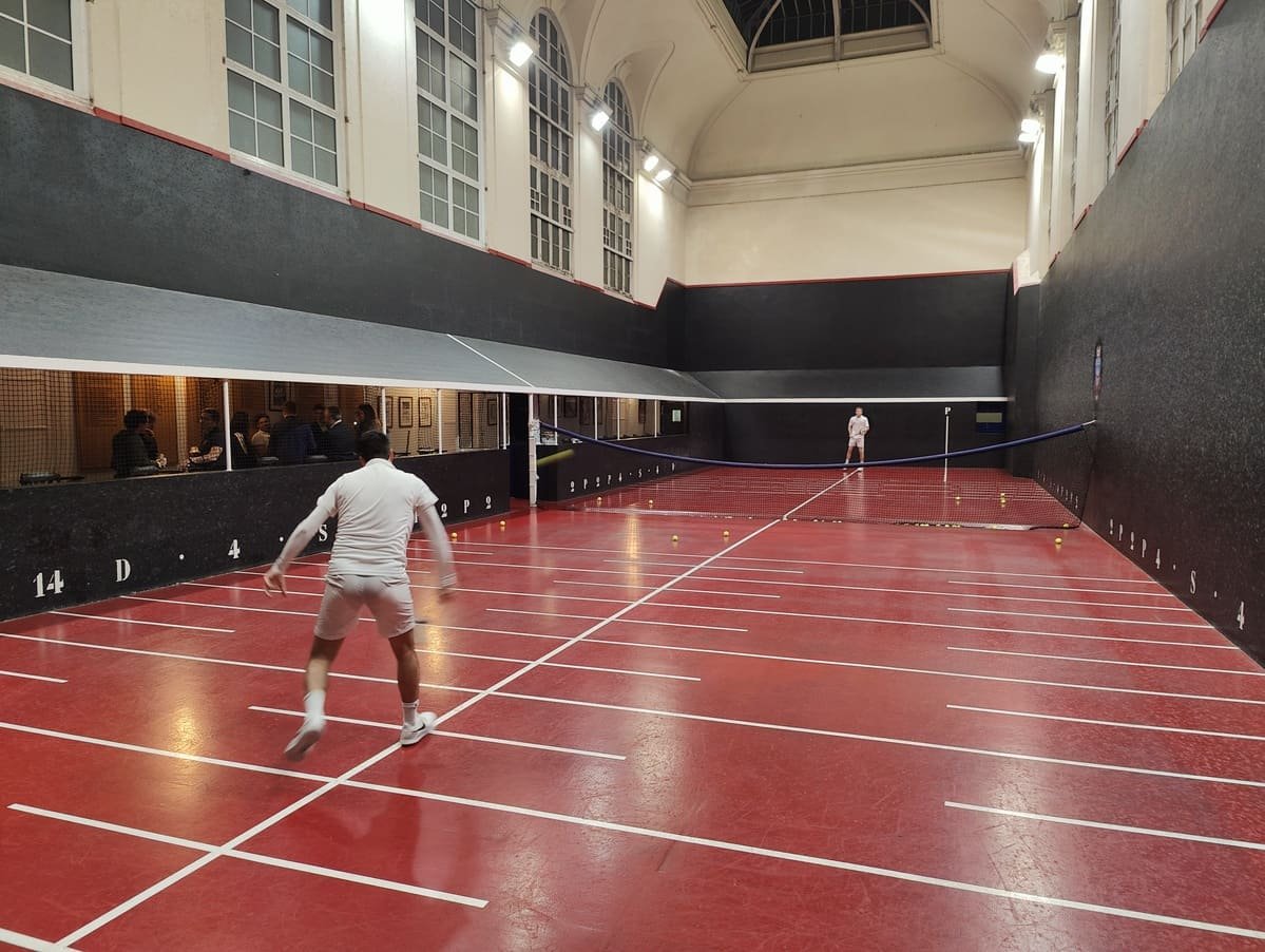 Jeu de paume - Precursor do tÃªnis, integrou a programaÃ§Ã£o de Londres-1908. Modalidade tem mais um milÃªnio de existÃªncia. 