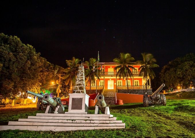 Para conhecer o local, hÃ¡ um passeio que se inicia no casarÃ£o colonial do PalÃ¡cio de SÃ£o Miguel que leva os visitantes a explorar outras construÃ§Ãµes histÃ³ricas, incluindo a Aldeia dos Sentenciados.