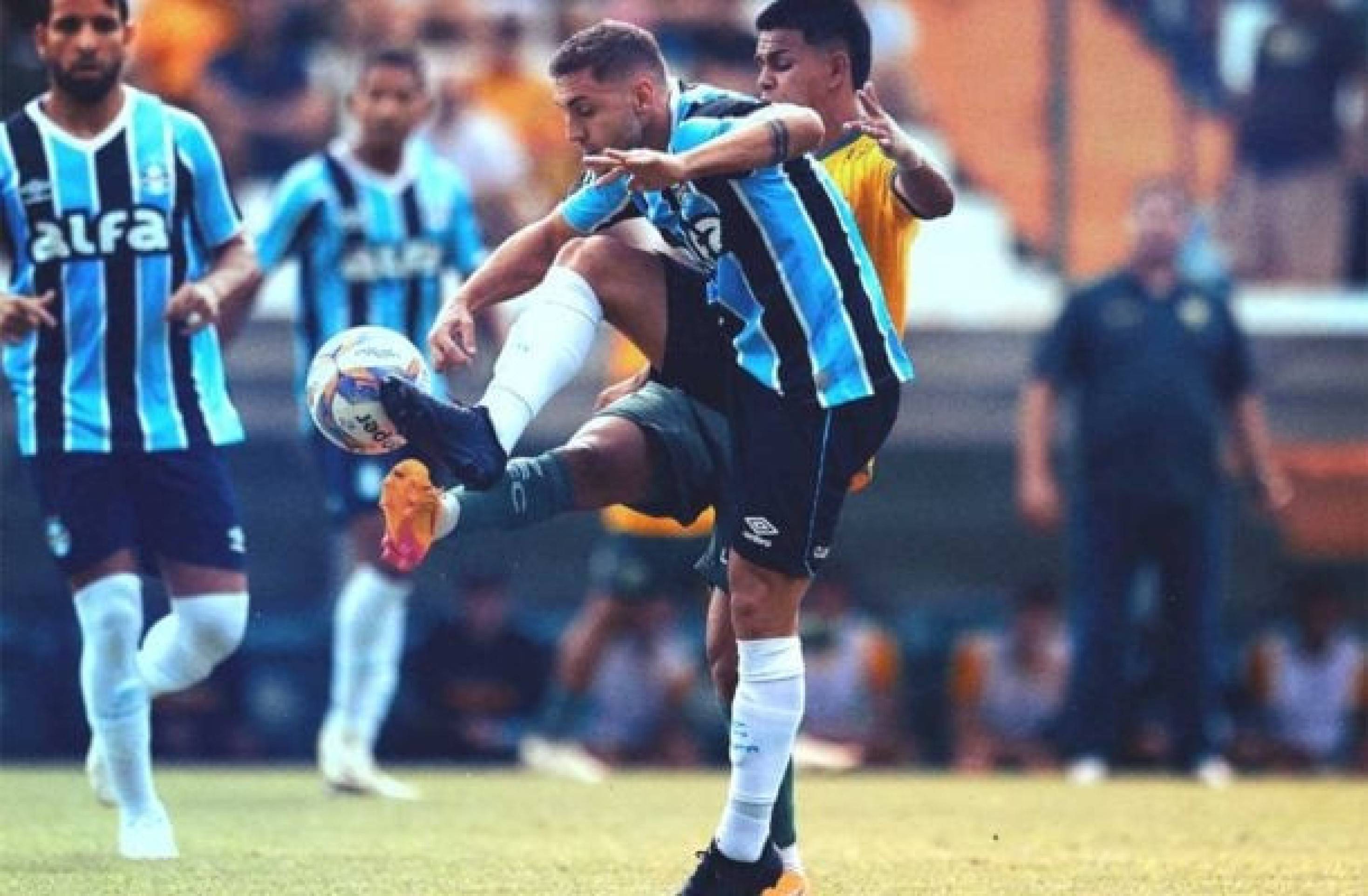 Com um a menos, Grêmio bate o Ypiranga e encara o Juventude na semifinal