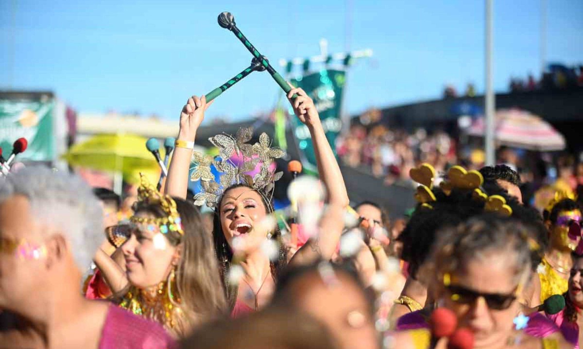 Além de animar a folia de BH, bloco Então, Brilha! se volta para a produção de adereços para o carnaval - (crédito: Leandro Couri/EM/D.A Press/10/1/24) Além de animar a folia de BH, bloco Então, Brilha! se volta para a produção de adereços para o carnaval - (crédito: Leandro Couri/EM/D.A Press/10/1/24)