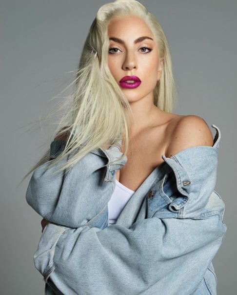 Lady Gaga - Nascida em 28/3/1986 em Malibu, na Califórnia,a cantora e atriz americana tem 1,55 metro de altura. 