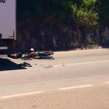 Batida entre moto e caminhão deixa uma pessoa morta na Grande BH  - CBMMG/Divulgação 