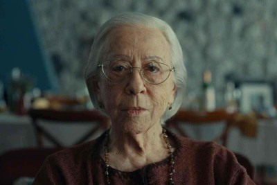 Curta aparição de Fernanda Montenegro "ilumina o filme", afirma o cineasta Helvécio Ratton. "Travou minha garganta", diz o ator Odilon Esteves -  (crédito: Sony Pictures/divulgação)