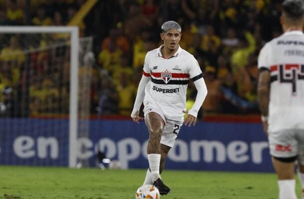 ALAN FRANCO - Foi o que mais deixou espaços na defesa, além de ter cometido vacilos na saída de bola - Nota 5,5 - Rubens Chiri/Saopaulofc.net