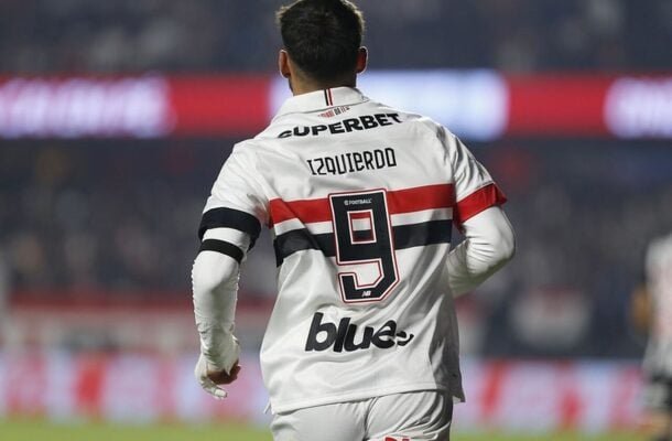 CALLERI - Atuou mais como segundo atacante e até que movimentou-se bem. Criou uma ou outra boa jogada, mas bem longe de empolgar, assim como todo o time - Nota 6,0 - Paulo Pinto/São Paulo