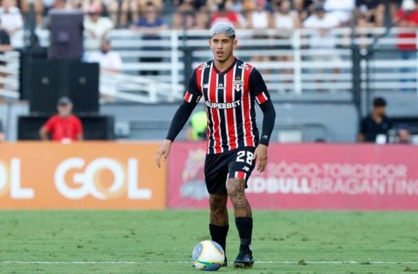 RUAN -  Atuou mais pelo lado direito da zaga e foi bem na partida - Nota 6,0 - Rubens Chiri/Saopaulofc.net