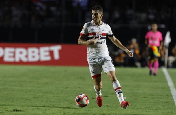 OSCAR - Entrou no lugar de Luciano e melhorou um pouco o poder de construção de jogadas - Nota 6,5  Rubens Chiri/Saopaulofc.net