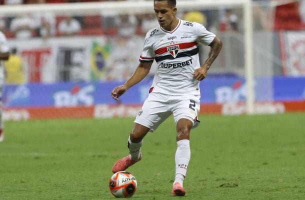 IGOR VINICIUS - Cometeu alguns deslizes na marcação, sobretudo no primeiro tempo. Teve a iniciativa de subir ao ataque e tentar construir jogadas, mas foi abafado pela grande marcação palmeirense - Nota 6,0 - Rubens Chiri/Saopaulofc.net