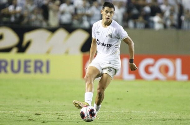  Muito bem no apoio, se entendendo com Soteldo e Thaciano. Porém, poderia buscar chegar um pouco mais à linha de fundo e cruzar. Na defesa, esteve correto. NOTA: 6,0- Pedro Ernesto Guerra Azevedo/Santos FC