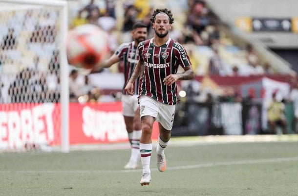 GUGA - Embora tenha recebido um cartÃ£o amarelo, transmitiu seguranÃ§a na defesa. No ataque, pouco agregou - Nota 6,0 - Lucas MerÃ§on/Fluminense F.C