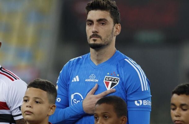 RAFAEL - Fez boas defesas, sendo a principal delas em cabeçada de Flaco López, já na reta final do embate. Foi eleito o melhor em campo - Nota 7,0 - Rubens Chiri/Saopaulofc.net