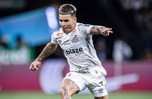 SOTELDO – Muito ativo no ataque, aparecendo nas principais jogadas. Deu o passe para Neymar no lance do pênalti e também foi quem deu o passe perfeito para Guilherme criar e Thaciano ampliar. NOTA: 6,0 - Raul Baretta/ Santos FC.