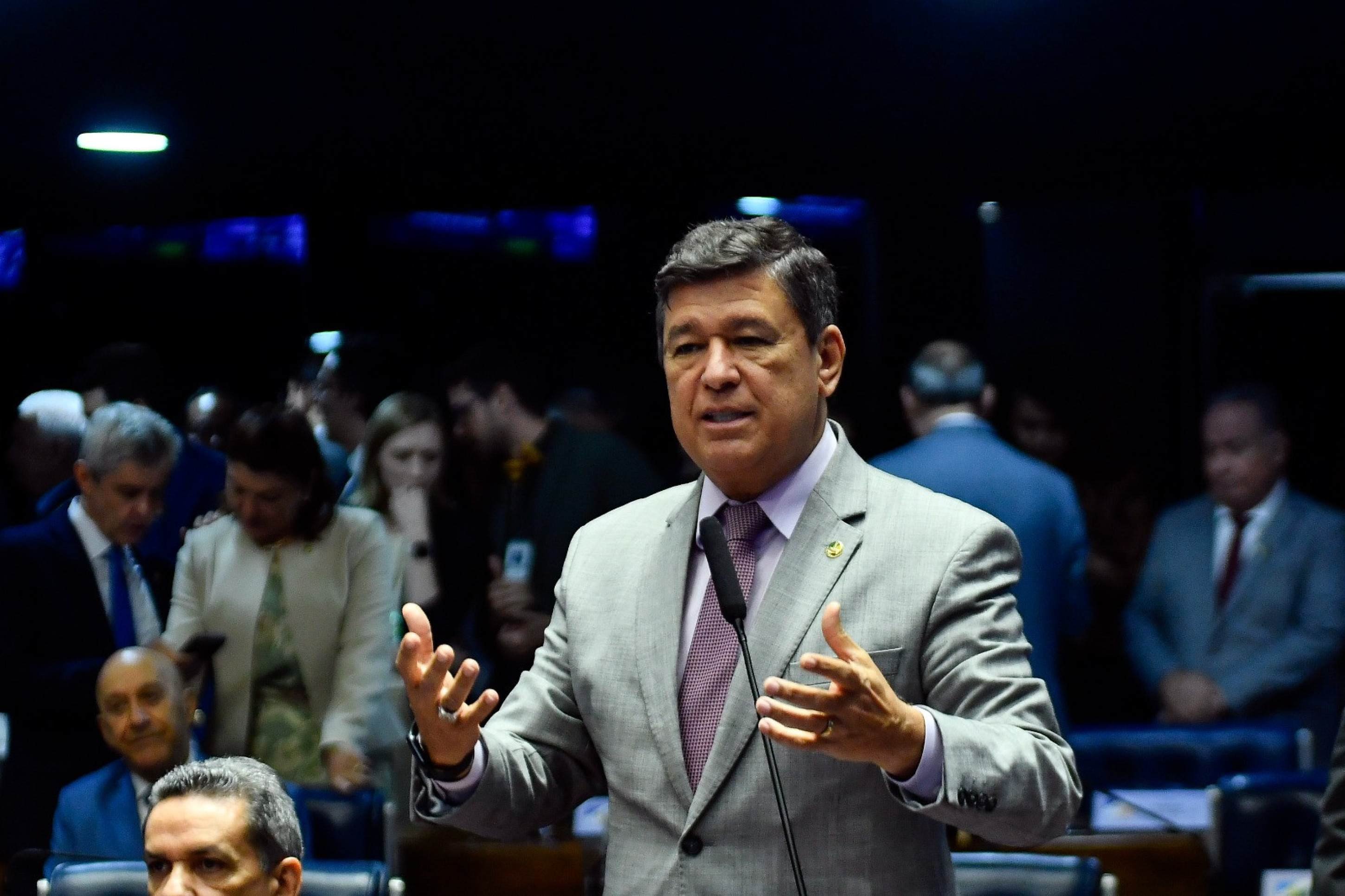 Visando a reeleição, senador mineiro defende adoção do voto impresso