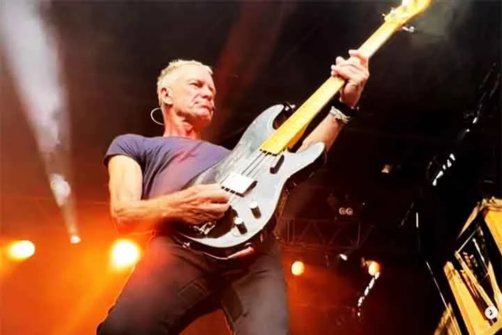 Sting, ex-vocalista do The Police, faz uma miniturnê no Brasil. Após se apresentar na Farmasi Arena, no Rio de Janeiro, e no Parque Ibirapuera, em São Paulo, ele se apresenta no dia 18/02, em Curitiba. 
- Instagram @theofficialsting