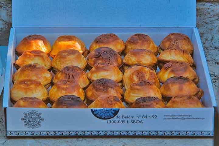 Nessa Ã©poca, BelÃ©m e Lisboa eram duas localidades distintas com acesso assegurado por barcos a vapor. A presenÃ§a do Mosteiro dos JerÃŽnimos e da Torre de BelÃ©m atraÃ­am inÃºmeros turistas que contribuÃ­ram para difundir os pastÃ©is de BelÃ©m.