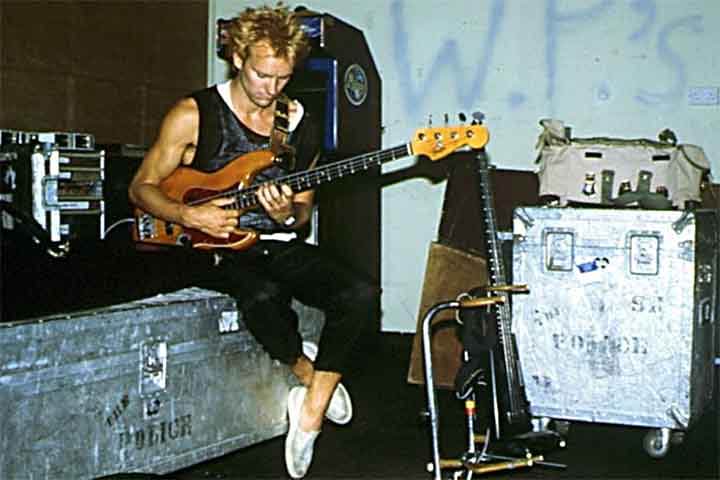 O trio que consagrou o The Police teve Sting como baixista e vocalista, Andy Summers na guitarra e Stewart Copeland na bateria. Inicialmente, a formação contava com o francês Henry Padovani como titular na guitarra, mas ele deixou a banda ainda em 1977. 
-Instagram @theofficialsting