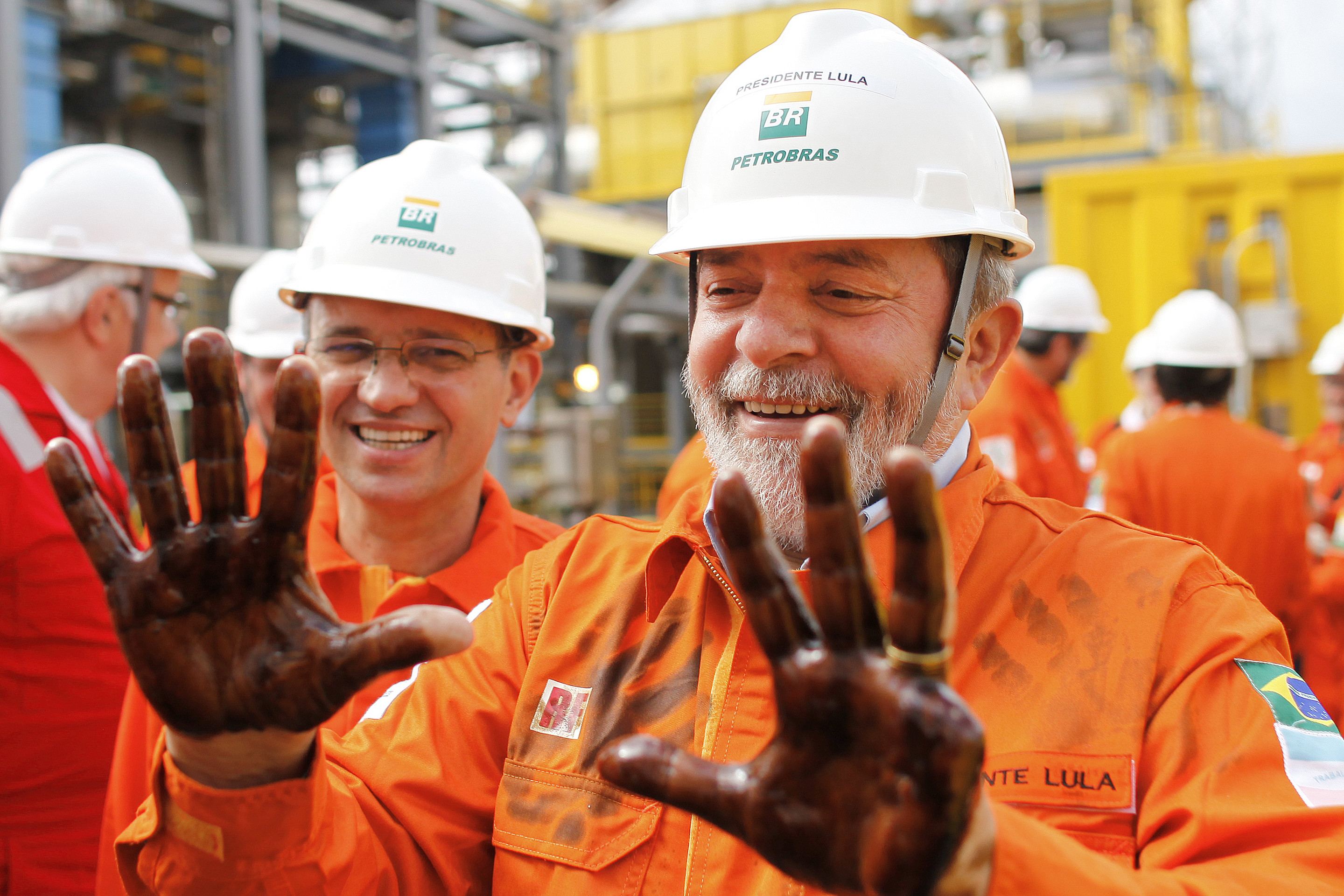Depois da Vale, Petrobras volta a dar palanque a Lula com promessa de investimentos