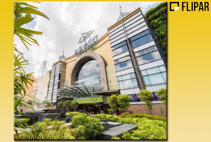 Finalizado em 1999, é um complexo composto por uma torre com 30 escritórios e um shopping de cinco andares, incluindo dois hotéis com mais de 640 quartos. 