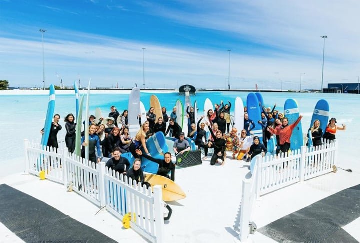 Foi a primeira Wavegarden com tecnologia The Cove construída no mundo. De acordo com a empresa, a piscina pode liberar 1.000 ondas de até 2 metros a cada hora.